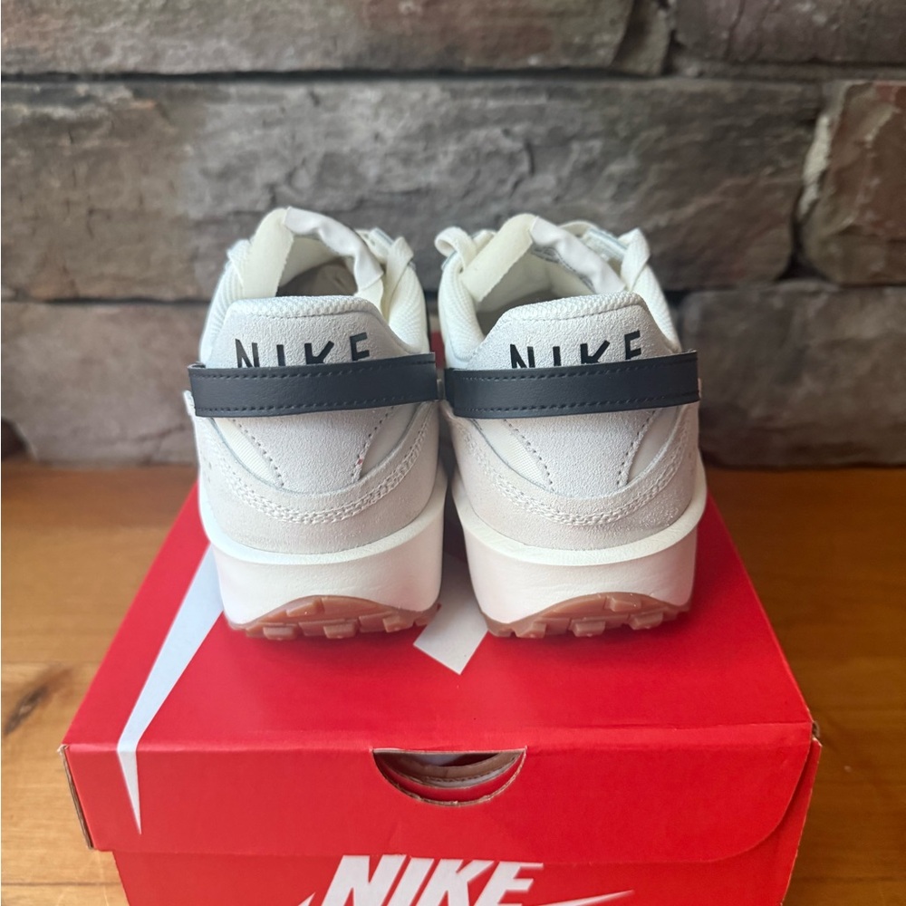 NIB/New Nike Waffle Debut 8.5M/10W - Picture 4 of 5